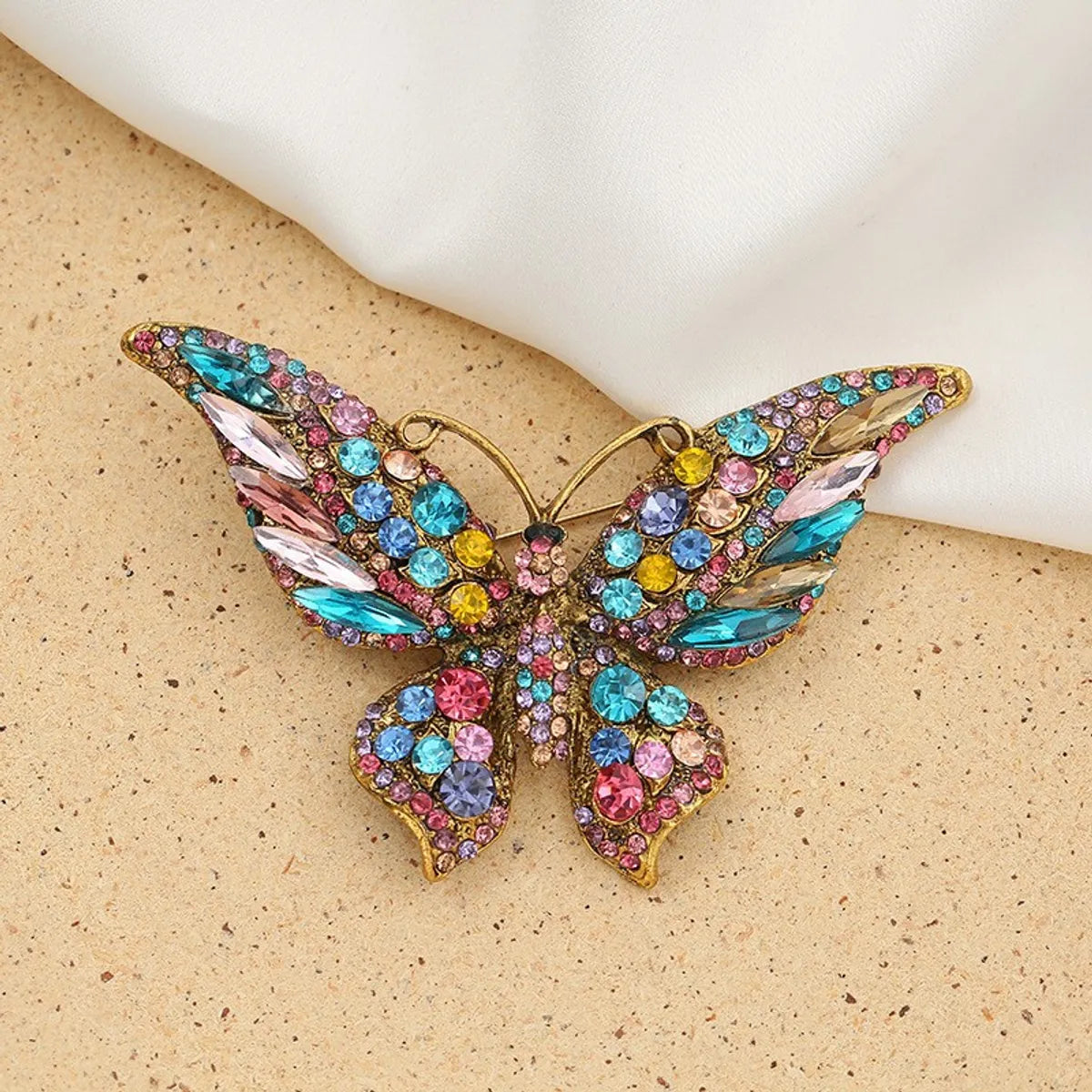 Retro Butterfly Imitation Pearl Alloy Rhinestone Women'S Brooches