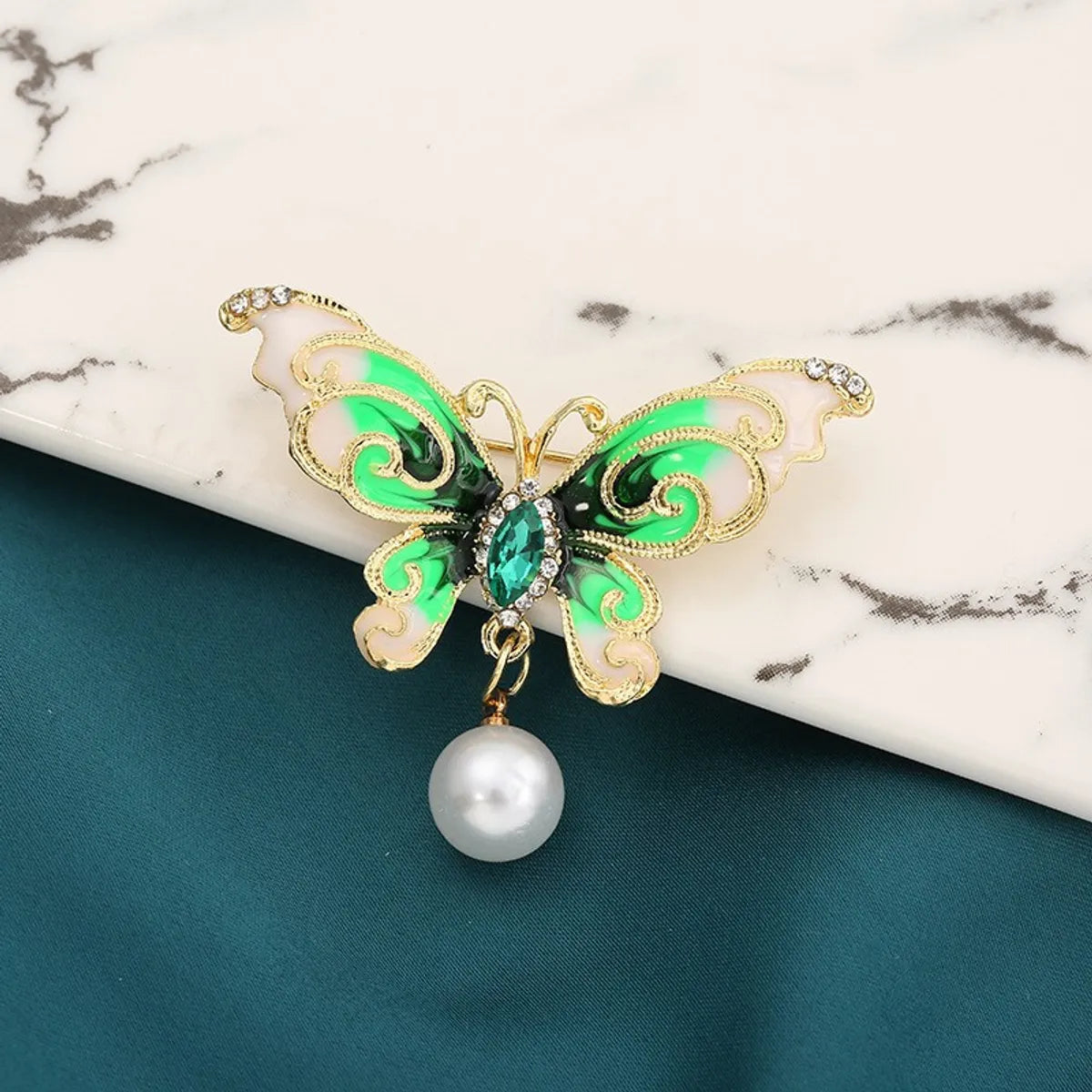 Retro Butterfly Imitation Pearl Alloy Rhinestone Women'S Brooches