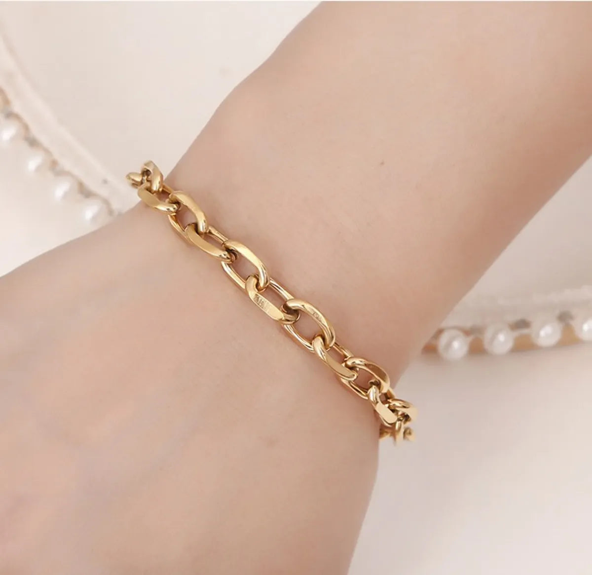 Retro Classic Style Solid Color Stainless Steel Titanium Steel Plating 18k Gold Plated Gold Plated Bracelets