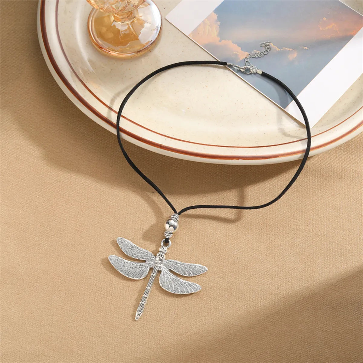 Retro Commute Round Alloy Plating Silver Plated Women'S Pendant Necklace