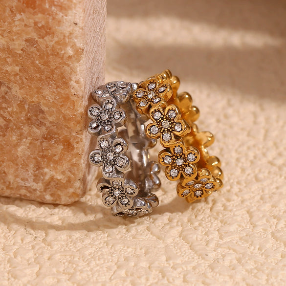 Retro Design Stainless Steel 18K Gold Plated Bracelet With Flower Daisy Full Diamond Micro Inlaid