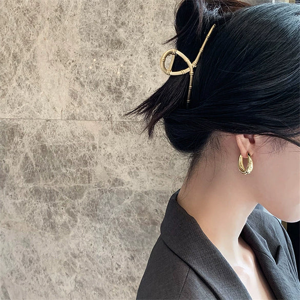 Retro Elegant Drop Shape Metal Earrings For Women With Electroplating Treatment