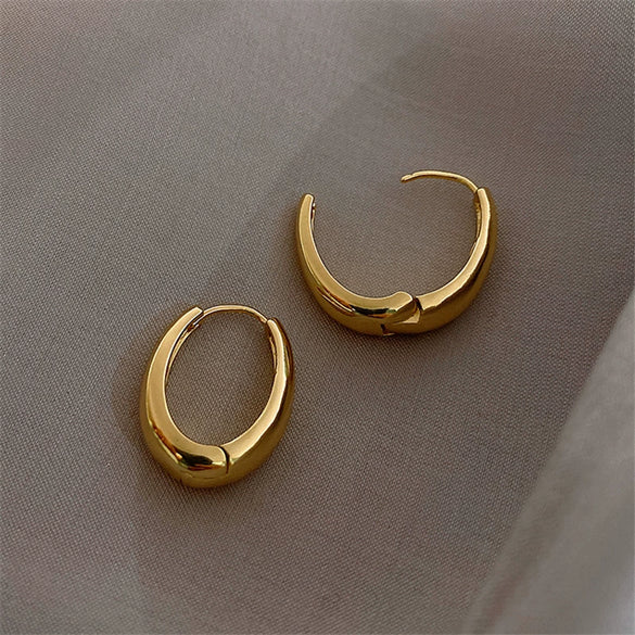 Retro Elegant Drop Shape Metal Earrings For Women With Electroplating Treatment