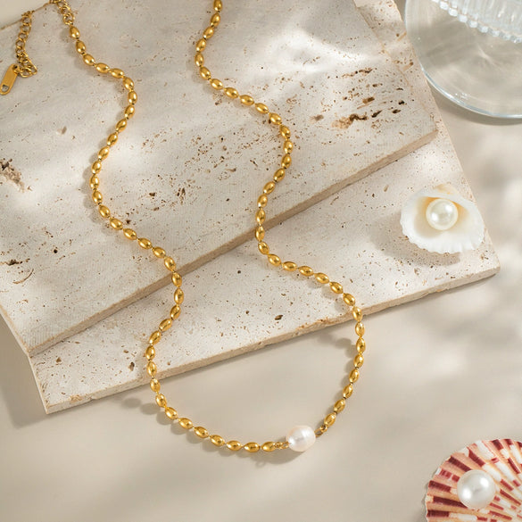 Retro Elegant Natural Freshwater Pearl Necklace For Girls In Stainless Steel And Titanium Steel With Geometric Pattern And Electroplating
