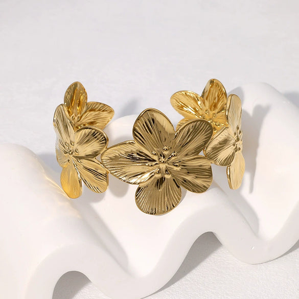 Retro Elegant Wide Edition Stainless Steel Bracelet With Flower Design And Electroplating Treatment