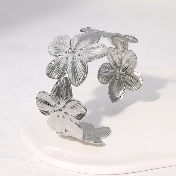 Retro Elegant Wide Edition Stainless Steel Bracelet With Flower Design And Electroplating Treatment