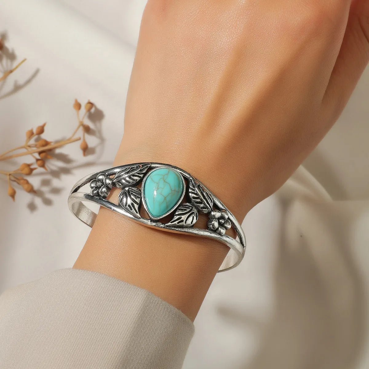 Retro Ethnic Style Geometric Alloy Plating Inlay Resin Women'S Bracelets