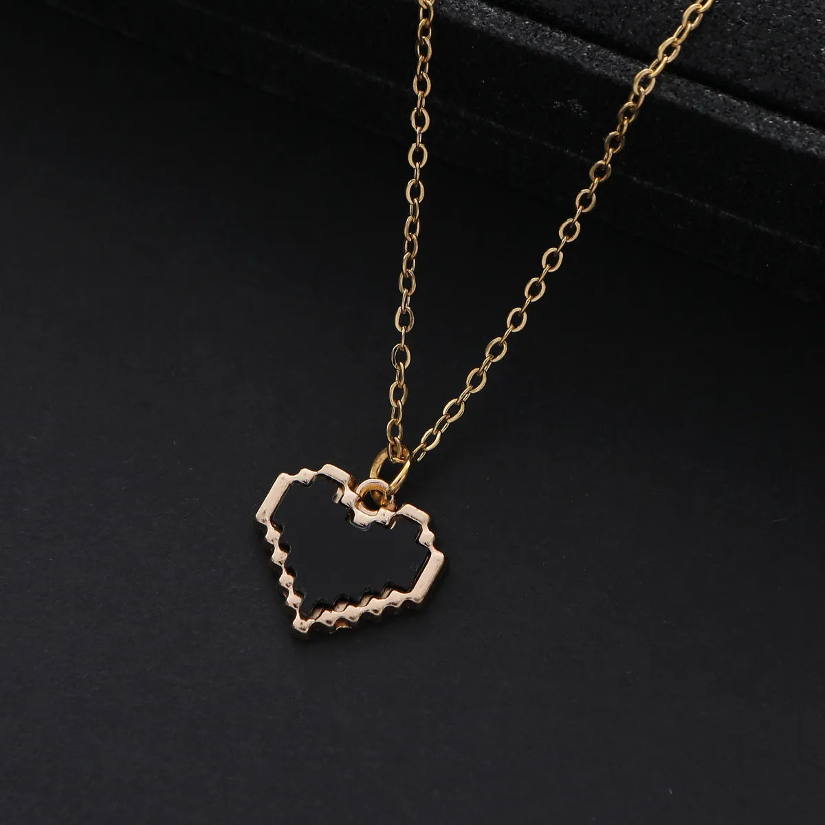 Retro Ethnic Style Heart Shape Zinc Alloy Asymmetrical Women's Pendant Necklace