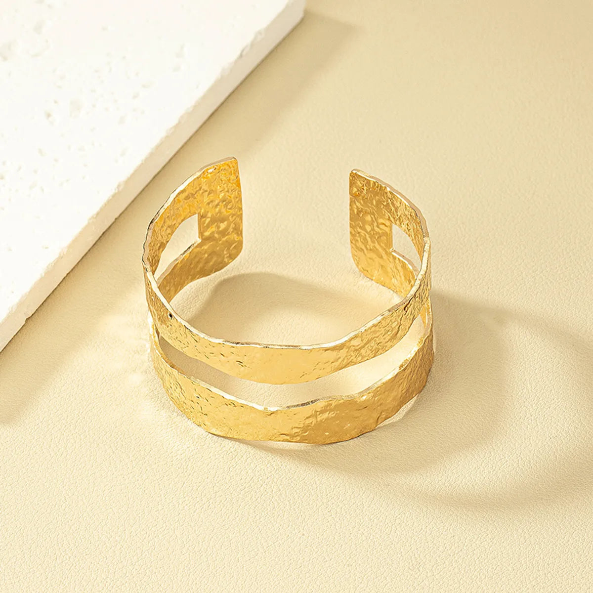 Retro Exaggerated Irregular Solid Color Alloy Wholesale Bangle