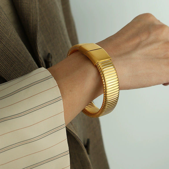 Retro Fashion Light Luxury 316L Stainless Steel Gold Plated Magnetic Bracelet