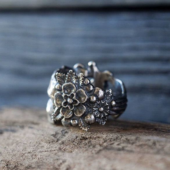 Retro Fashion Skull Flower Finger Ring Electroplated Metal Statement Jewelry For Unisex Wear