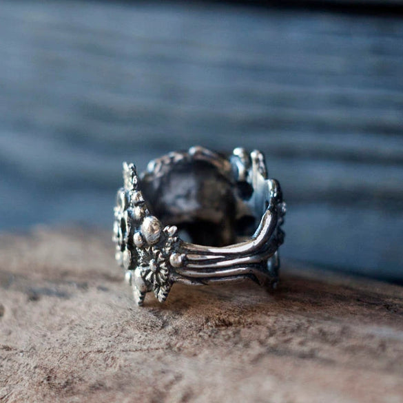 Retro Fashion Skull Flower Finger Ring Electroplated Metal Statement Jewelry For Unisex Wear