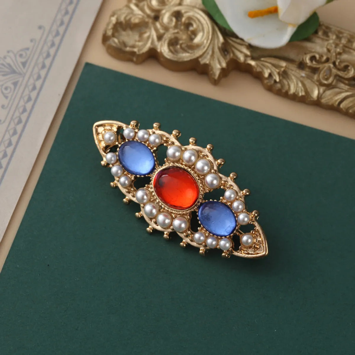 Retro Flower Alloy Inlay Artificial Gemstones Pearl Women'S Brooches