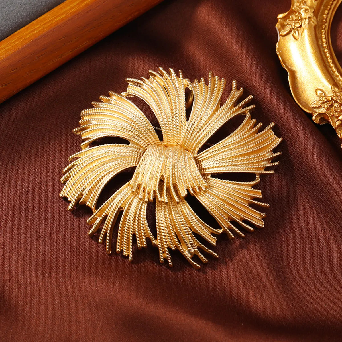 Retro Flower Alloy Plating Unisex Brooches