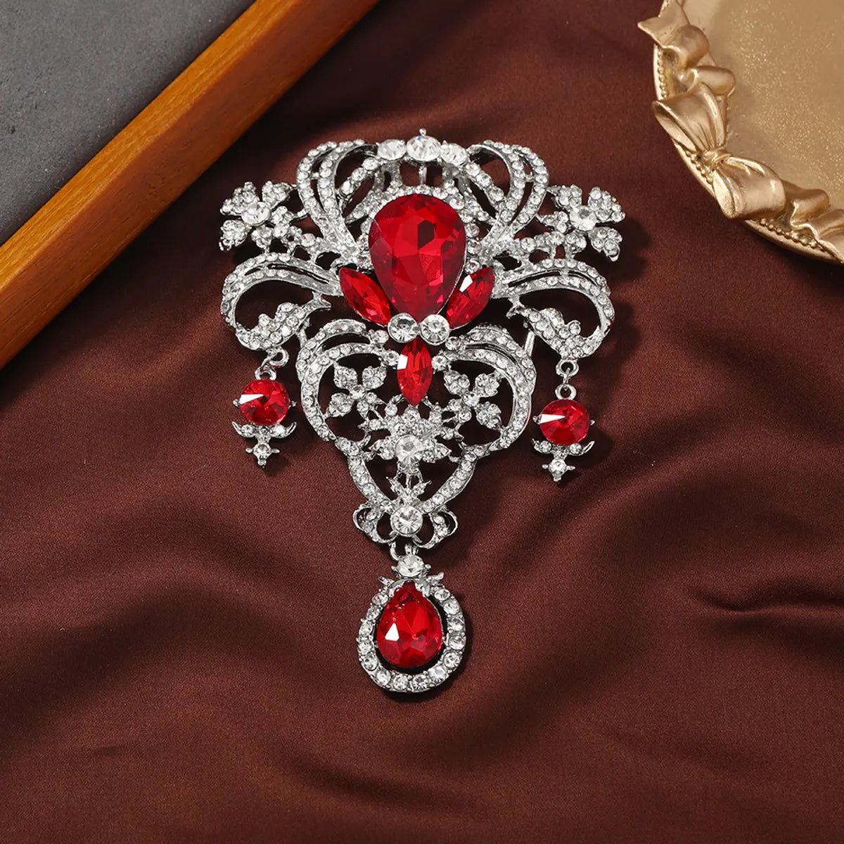 Retro Flower Alloy Rhinestone Women'S Brooches