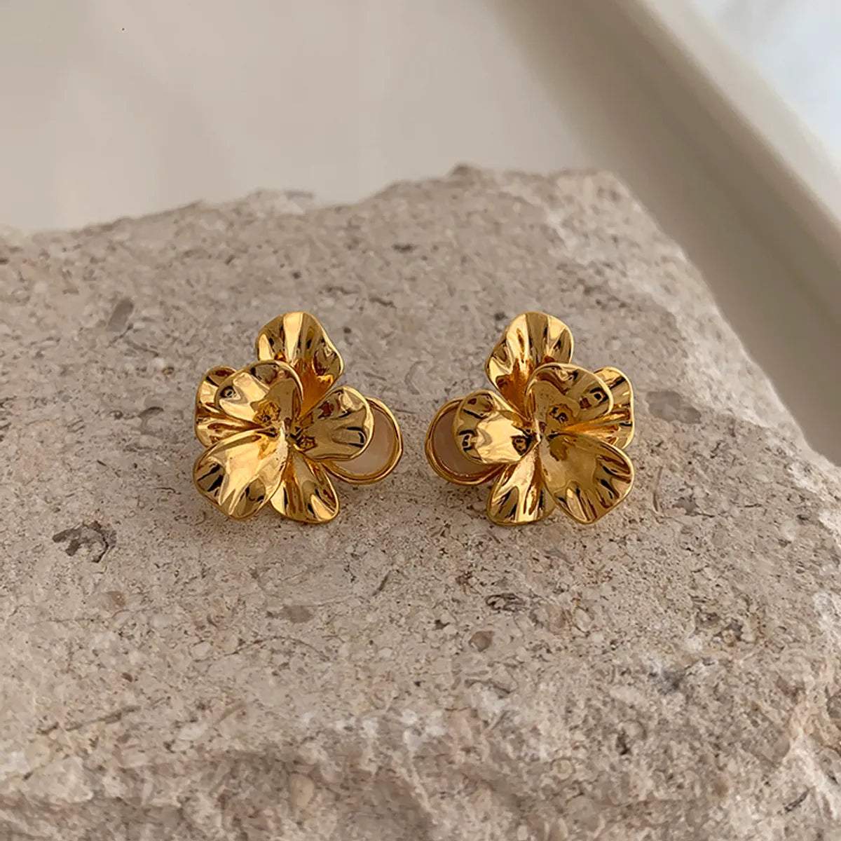 Retro Flower Alloy Women'S Ear Studs