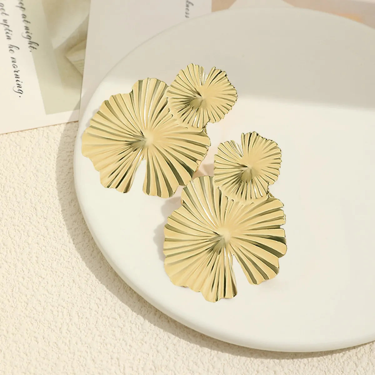 Retro Flower Metal Plating Women's Drop Earrings 1 Pair