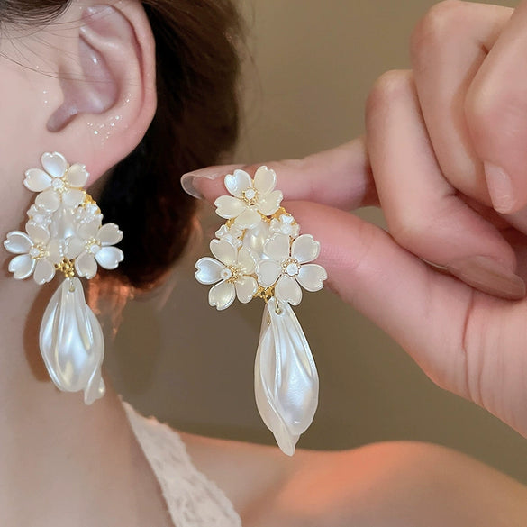 Retro Flower Tassel Pearl U Shaped Earrings For Women Set With Pearls Little Fresh Style