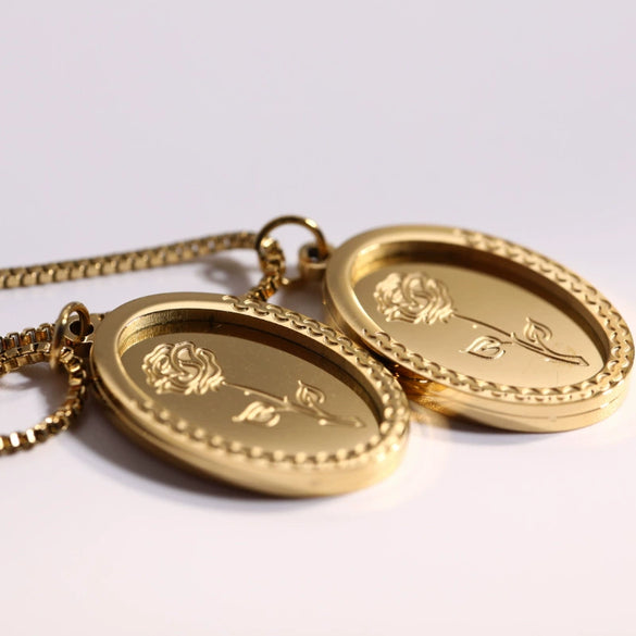 Retro French Vintage Oval Double Layer Rose Pendant Necklace In Titanium Steel With Flower Pattern Furnace Gold Finish