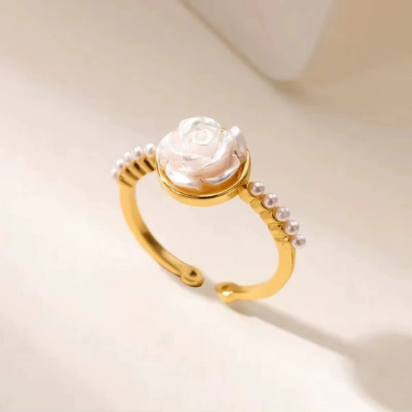 Retro Fresh Flower Imitation Pearl Copper Electroplated Women's Ring