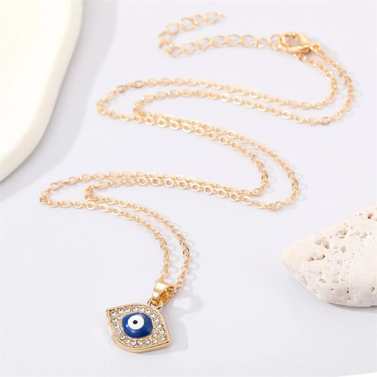 Retro Full Diamond Eye Necklace Simple Blue Devil's Eye Pendant Clavicle Chain