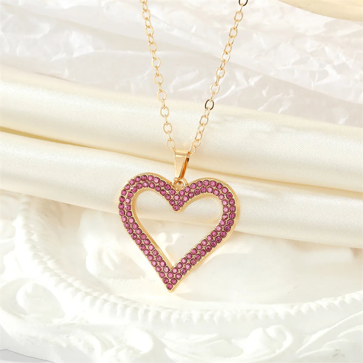 Retro Full Rhinestone Hollow Heart Geometric Heart Necklace Wholesale