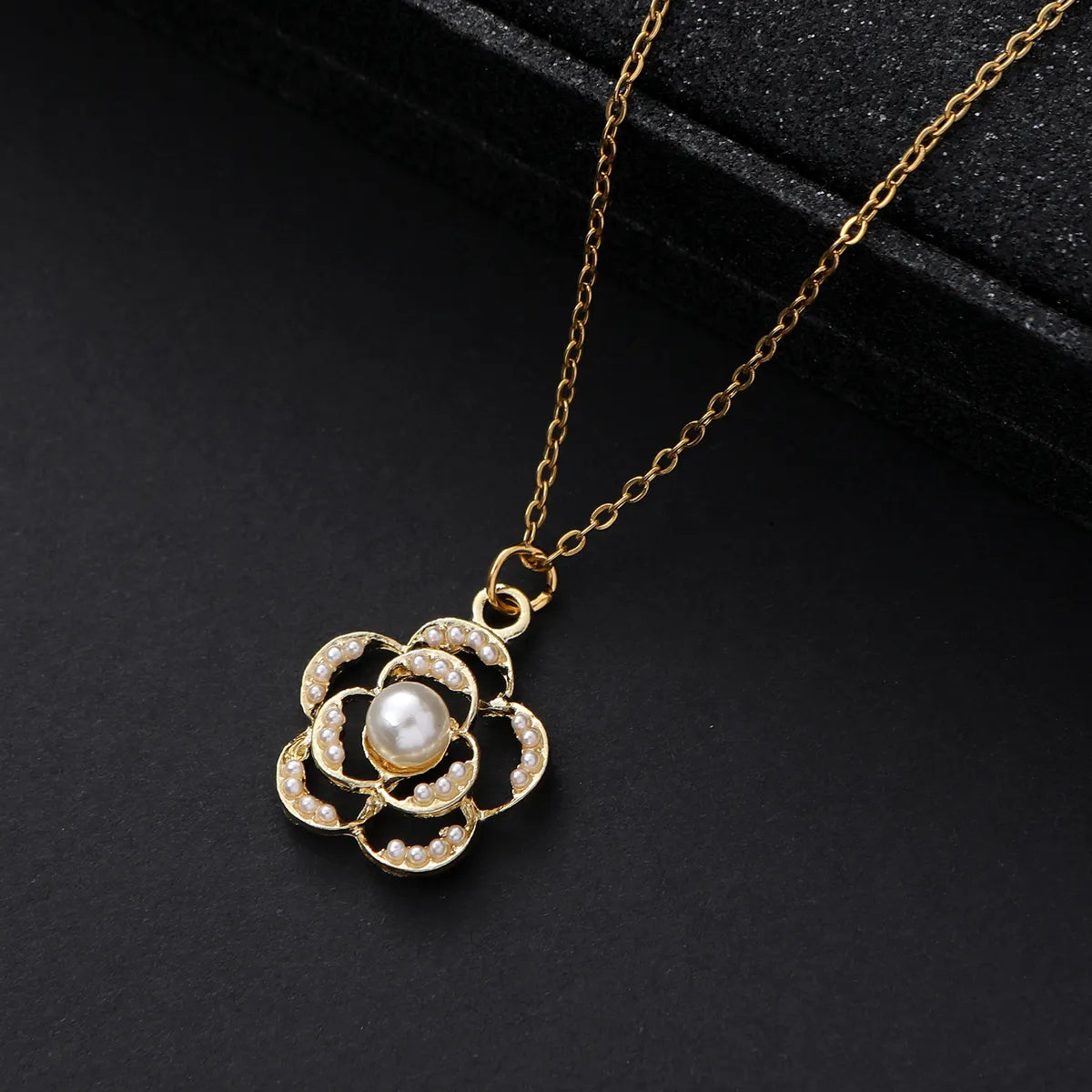 Retro Funny Flower Alloy Asymmetrical Hollow Out Women's Pendant Necklace