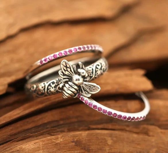 Retro Geometric Bee Shaped Ring With Sapphire Blue Diamond Detail Electroplated Alloy Jewelry For Women And Men