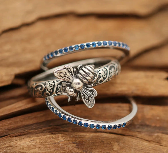 Retro Geometric Bee Shaped Ring With Sapphire Blue Diamond Detail Electroplated Alloy Jewelry For Women And Men