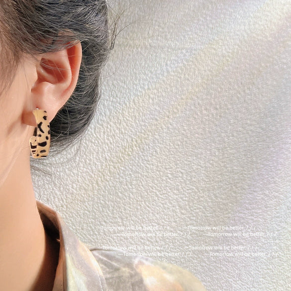 Retro Geometric C Shape Leopard Print Acrylic Earrings For Women Electroplated Fashion Elegant Statement Earrings