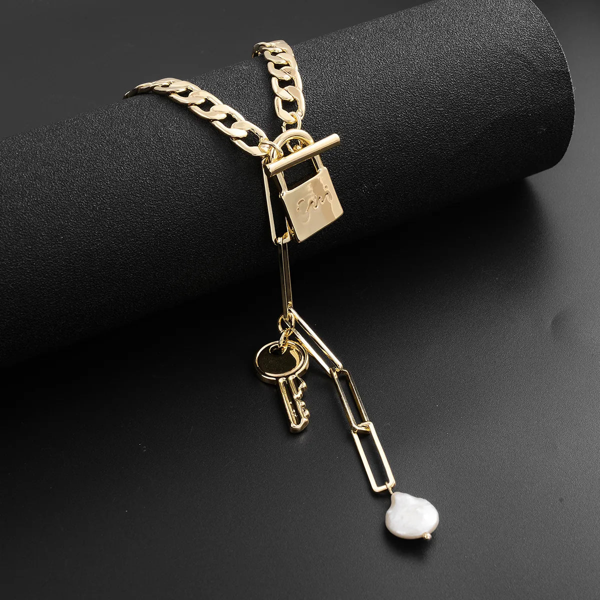 Retro Geometric Freshwater Pearl Copper 18K Gold Plated Women'S Pendant Necklace