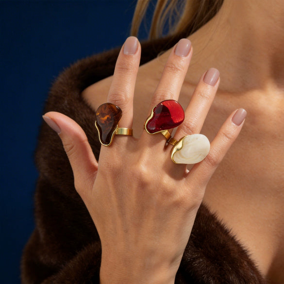 Retro Geometric Irregular Zinc Alloy Ring With Polished Plating And Translucent Ambercolored Gradient Design