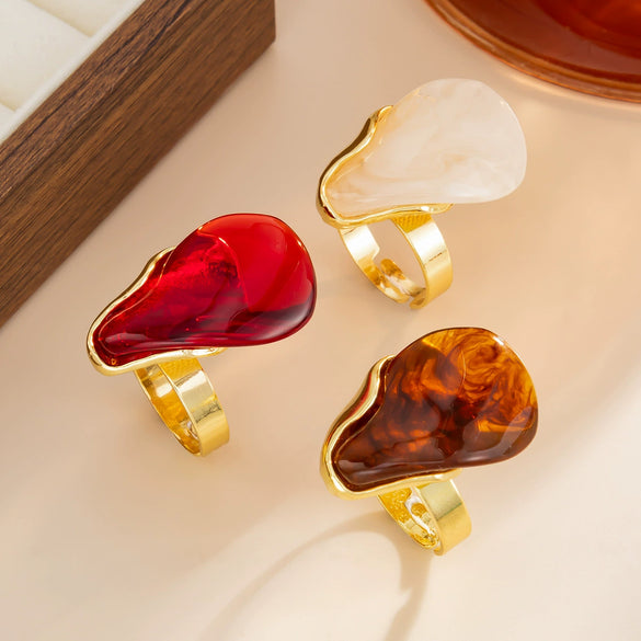 Retro Geometric Irregular Zinc Alloy Ring With Polished Plating And Translucent Ambercolored Gradient Design