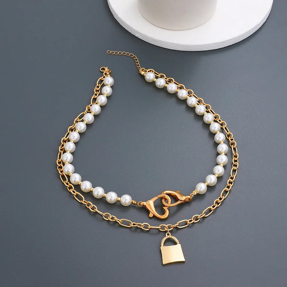 Retro Geometric Lock Imitation Pearl Alloy Inlay Rhinestones Women'S Layered Necklaces 1 Piece