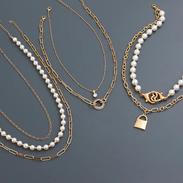 Retro Geometric Lock Imitation Pearl Alloy Inlay Rhinestones Women'S Layered Necklaces 1 Piece