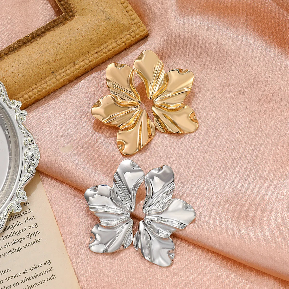 Retro Golden Flower Earrings Temperament Matte Irregular Petal Alloy Earrings