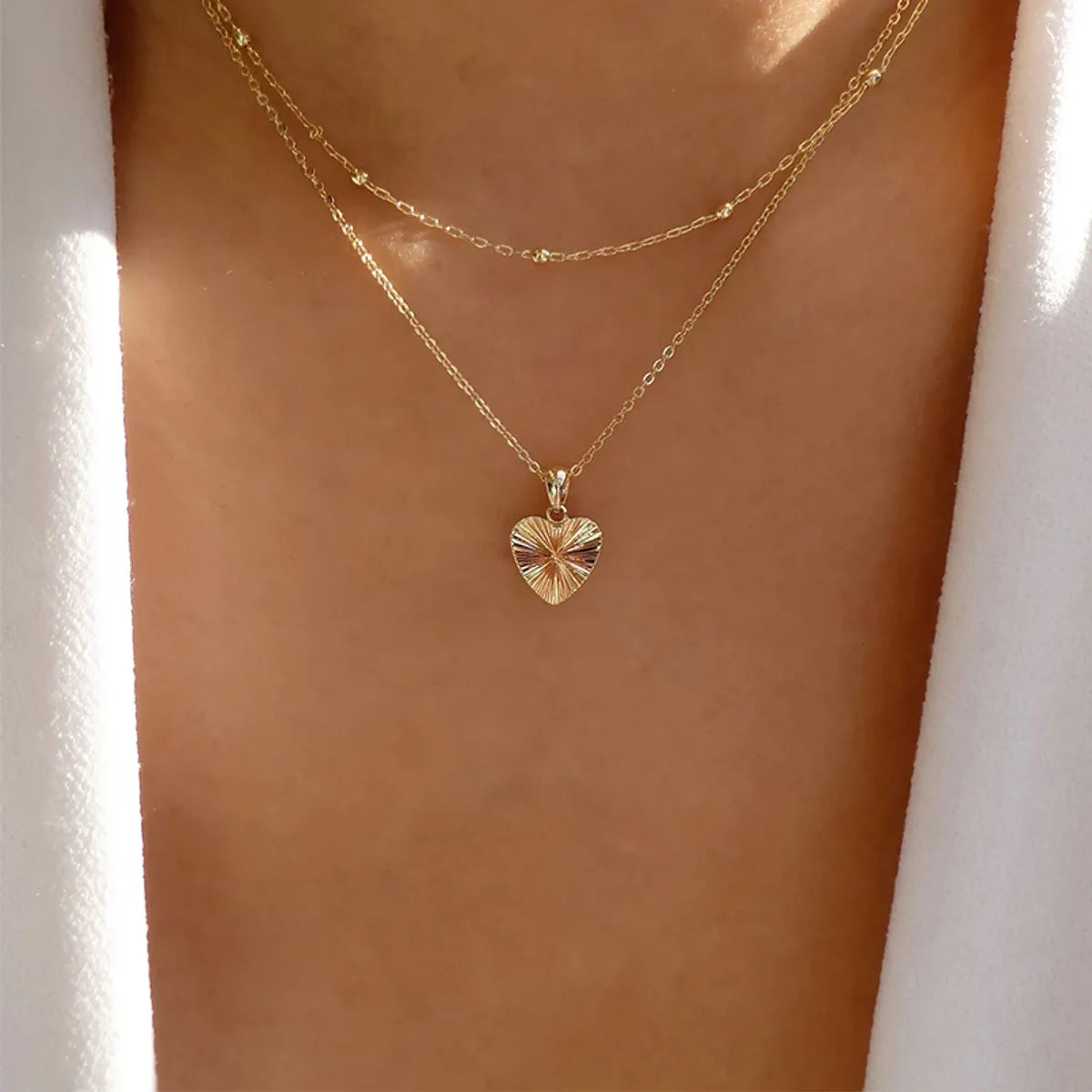 Retro Heart Shape Flower Alloy Enamel Artificial Pearls Rhinestones Women'S Necklace 1 Piece