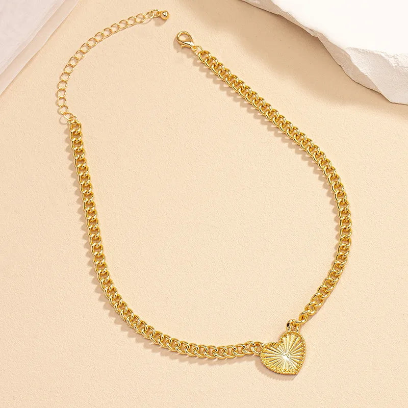 Retro Heart Shape Alloy Plating Gold Plated Women'S Pendant Necklace