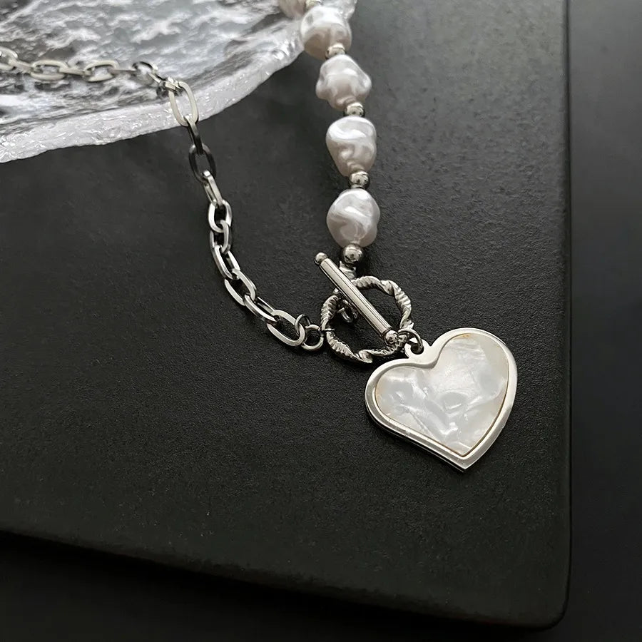 Wholesale Jewelry Retro Heart Shape Imitation Pearl Titanium Steel Shell Silver Plated Necklace