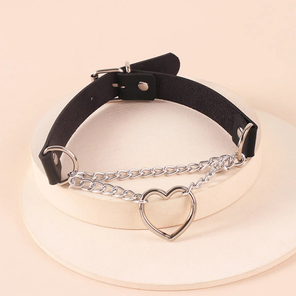 Retro Heart-shape Leather Necklace Wholesale