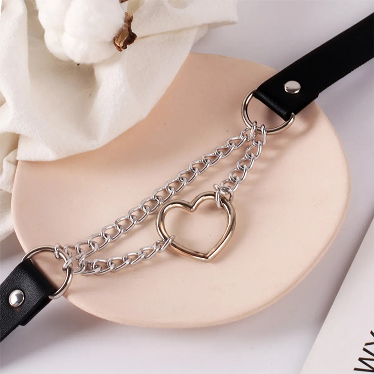 Retro Heart-shape Leather Necklace Wholesale