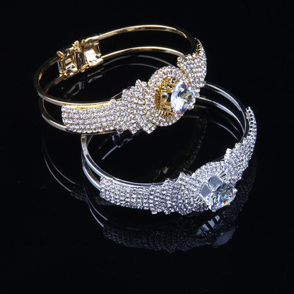 Retro Heart Shape Rhinestone Women's Bangle 1 Piece