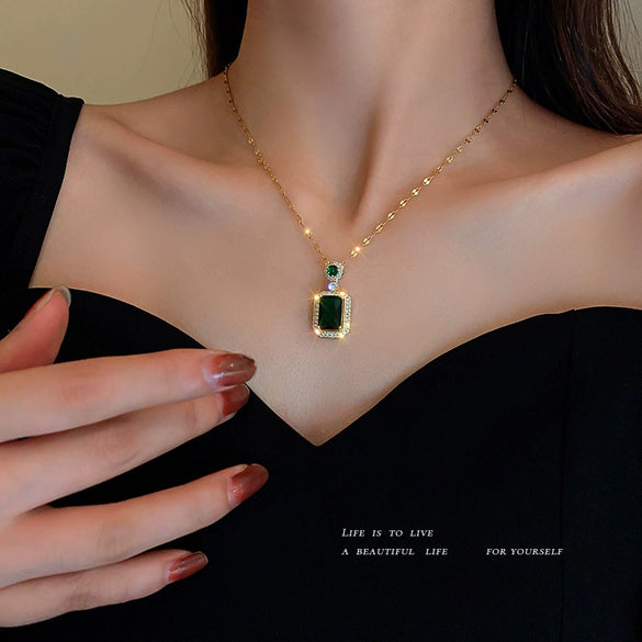 Retro High Grade Light Luxury Women's Artificial Crystal Earrings Necklace Suit With Silver Needle Zircon Emerald Alloy Material And Inlaid Zircon Process