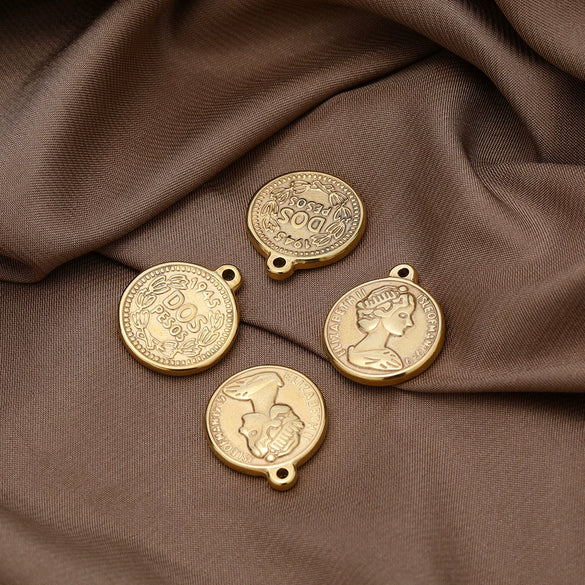 Retro Hydraulic Stainless Steel Queen Relief Pendant Jewelry Accessories