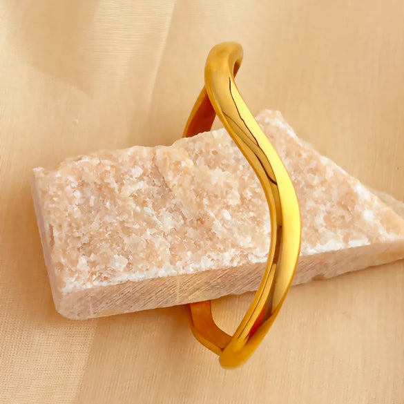 Retro Irregular Solid Color 304 Stainless Steel 18K Gold Plated Bangle In Bulk