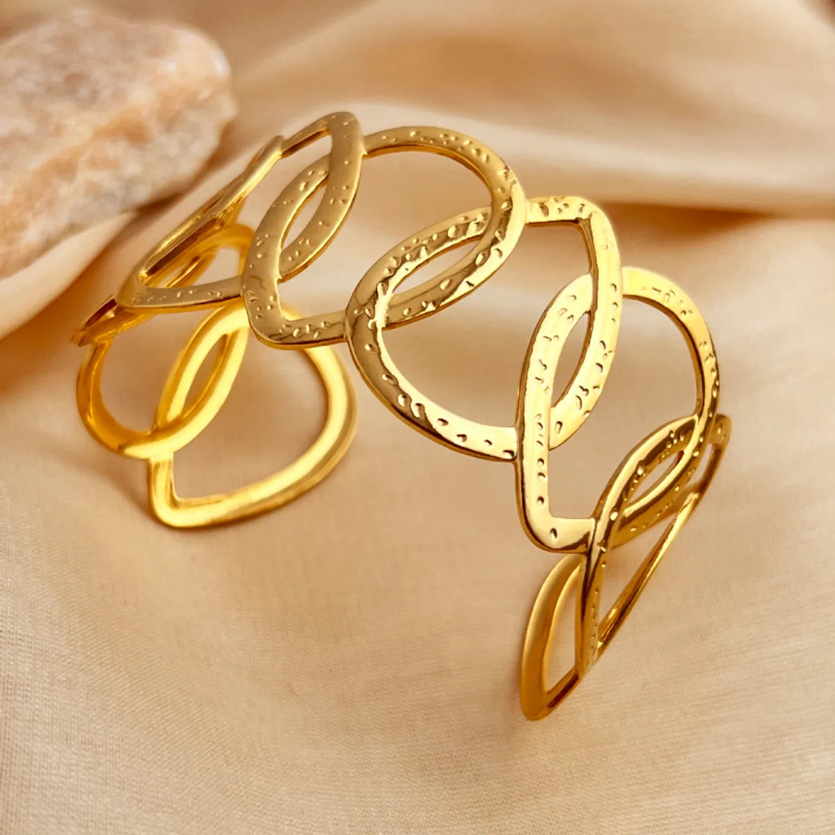 Retro Irregular Solid Color 304 Stainless Steel 18K Gold Plated Bangle In Bulk