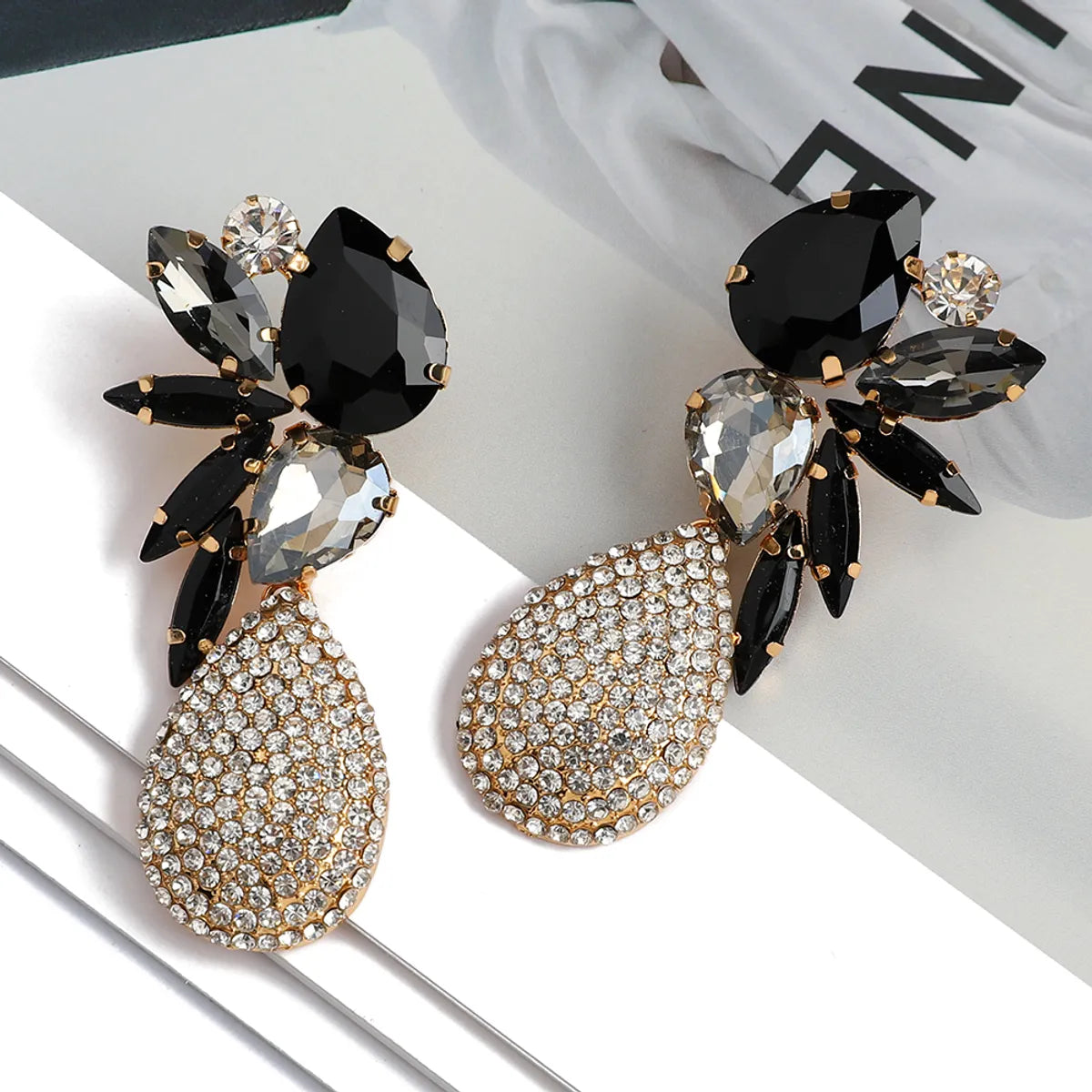 Retro Lady Ethnic Style Water Droplets Rhinestone Inlay Artificial Gemstones Women'S Drop Earrings