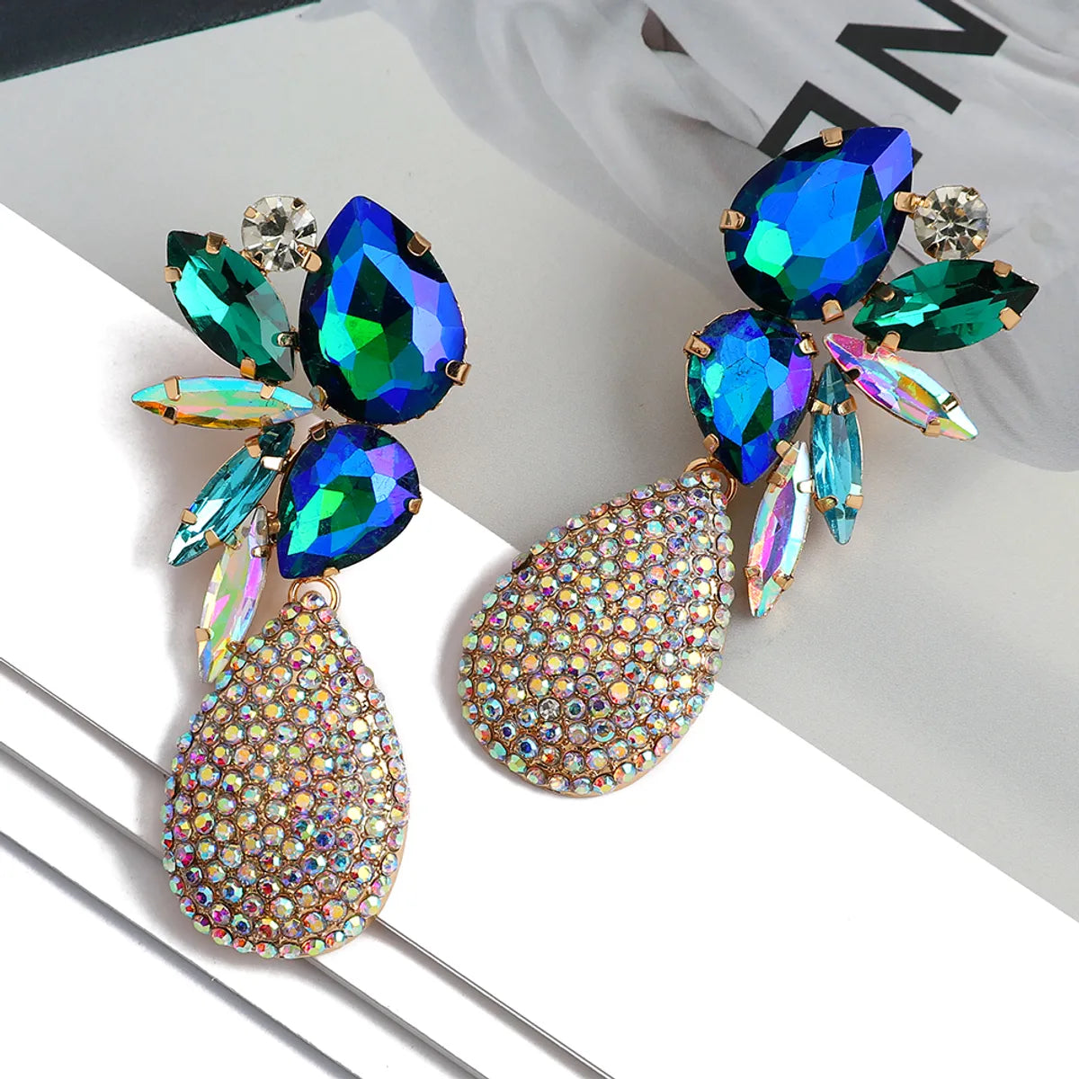 Retro Lady Ethnic Style Water Droplets Rhinestone Inlay Artificial Gemstones Women'S Drop Earrings