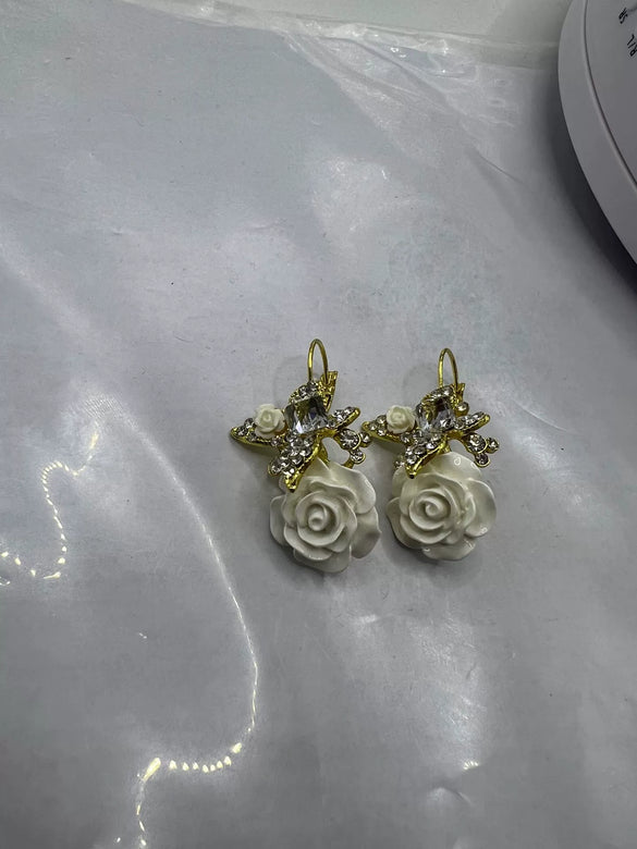 Retro Light Luxury Metal Flower Earrings With Resin Rose And Butterfly Design For Women
