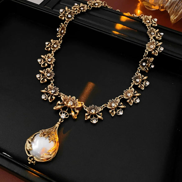 Retro Light Luxury Women's Alloy Pendant Imitation Pearl Earrings With Silver Needle Diamond Flower Pattern And Electroplating Design